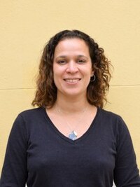 Bióloga. Atualmente, é pesquisadora no Museu de Astronomia e Ciências Afins - MAST.