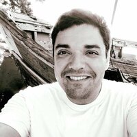 Davi Bonela é gestor de projetos com ampla experiência em educação, ciência e cultura voltadas ao desenvolvimento sustentável. Atuou no Museu do Amanhã, Fiocruz e Academia Brasileira de Ciências, e hoje coordena projetos no CEBRI. Com trajetória internacional e parcerias com ONU, BID e empresas globais, lidera iniciativas estratégicas ligadas aos ODS, G20 e COP30.