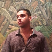 Felipe Floriano é jornalista. Atuou  no Museu do Amanhã como  redator (2019–2021) e analista de desenvolvimento científico (2021–2023).