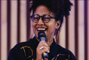 Marcele Oliveira é produtora cultural, comunicadora e ativista climática. Atual diretora executiva do Perifalab.