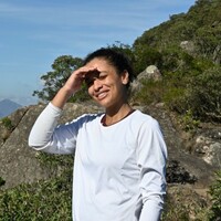 Bióloga, formada em Biologia Vegetal pela Universidade Federal do Rio de Janeiro (2017-2022). Atualmente, é pesquisadora na Cátedra UNESCO Bem-Estar Planetário e Antecipação Regenerativa, no Museu do Amanhã, em colaboração com a UFRJ.