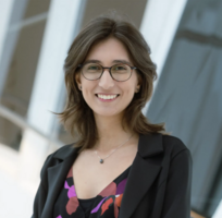 Bacharel em Ciências Biológicas (Ecologia) e Mestre em Ecologia pela Universidade Federal do Rio de Janeiro (UFRJ), pesquisando sobre o tema de Soluções baseadas na Natureza para o Estado do Rio de Janeiro.